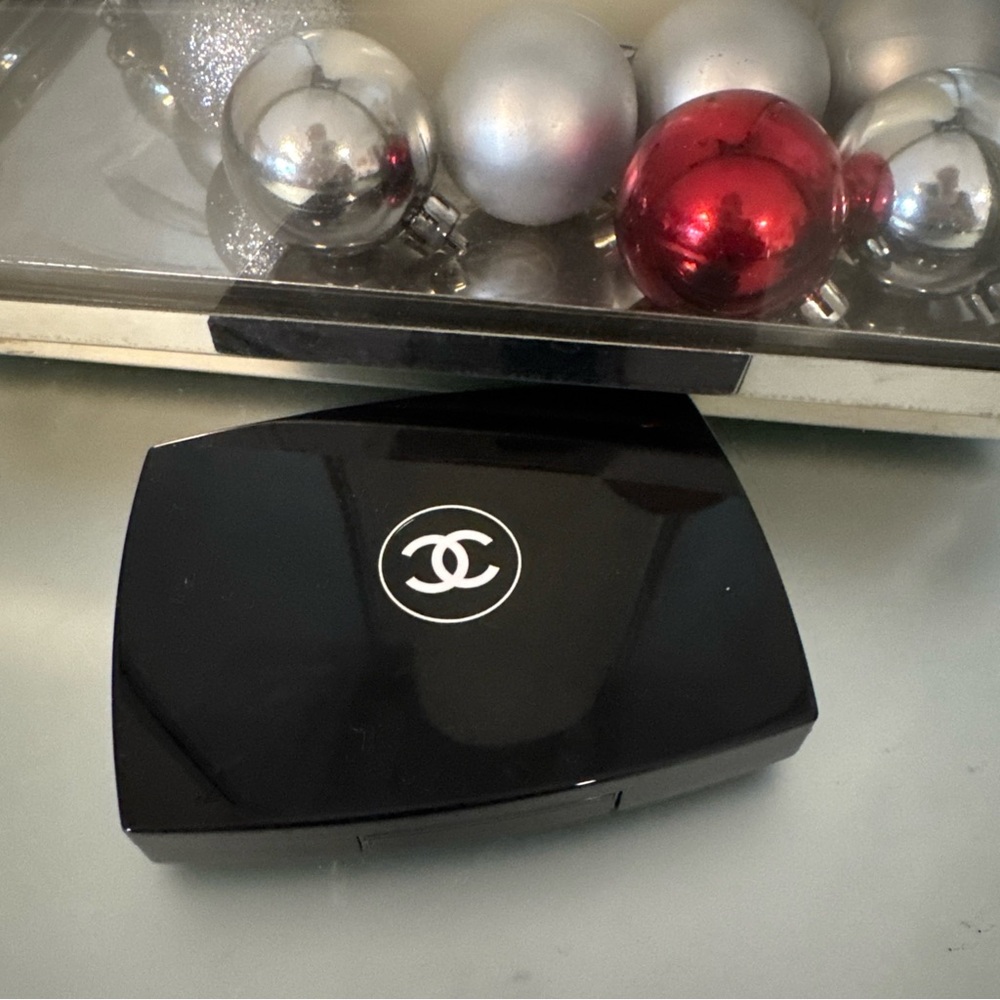 CHANEL Sleek Black Compact foundation brand new no box.